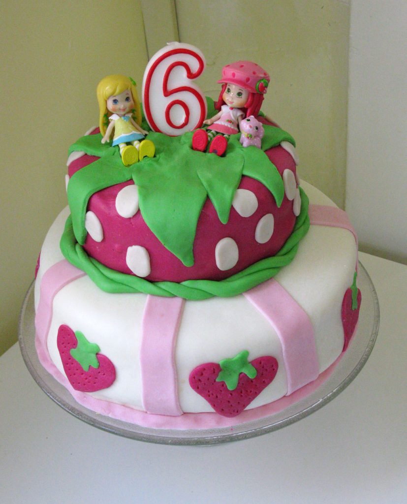 strawberry-shortcake-fondant-birthday