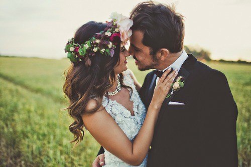 صور عروس وعريس رومانسية 18
